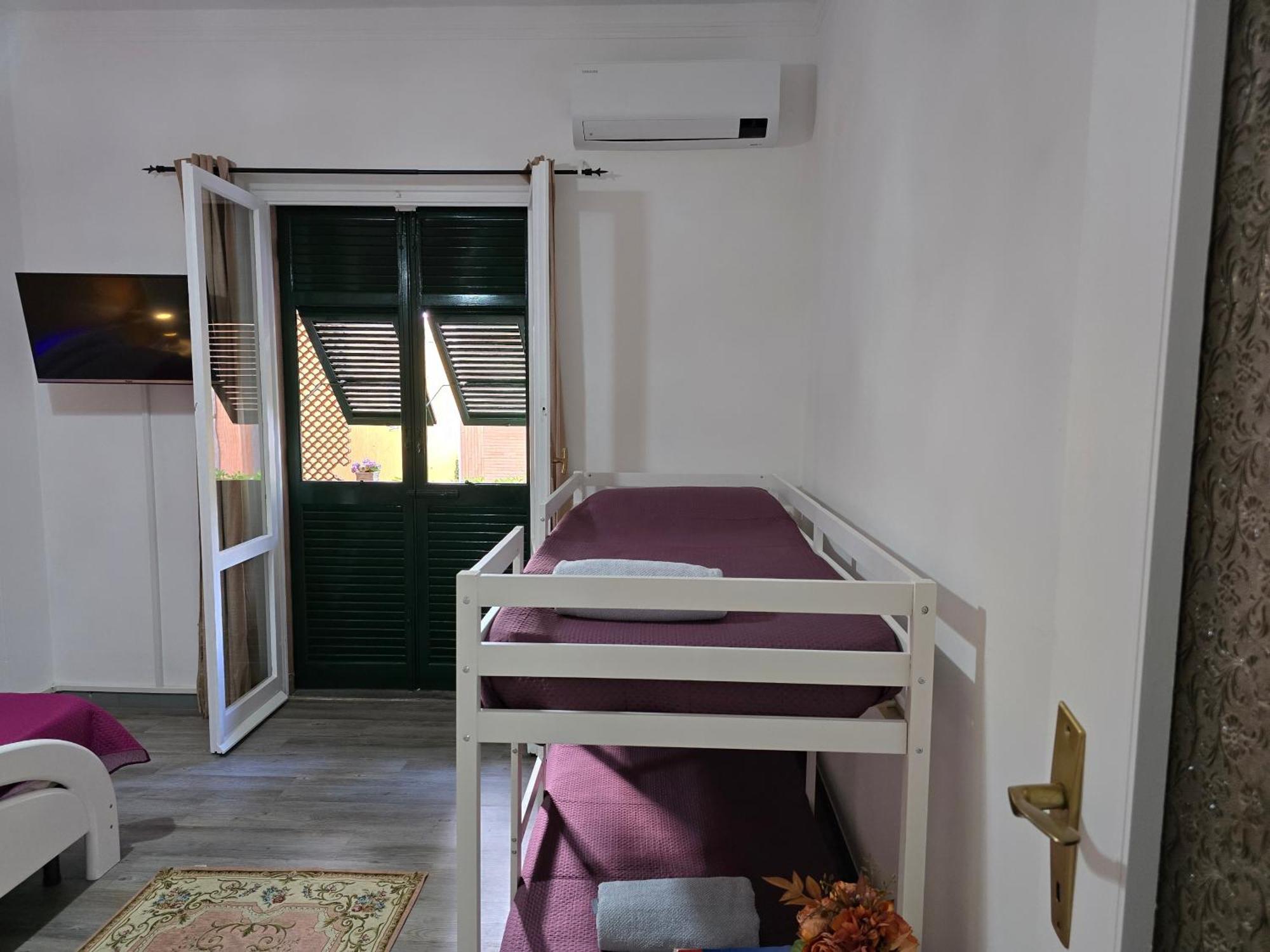 Golden Holidays Lavagna Bilik gambar